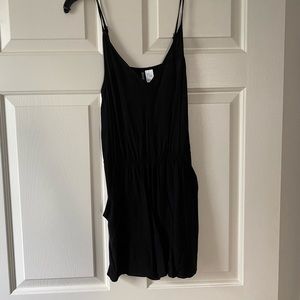 ✨ New Listing ✨ Black romper